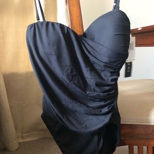 Sexy LA Blanca Black one -piece swimsuit. Padded cups. Size 8. Brand NWT!